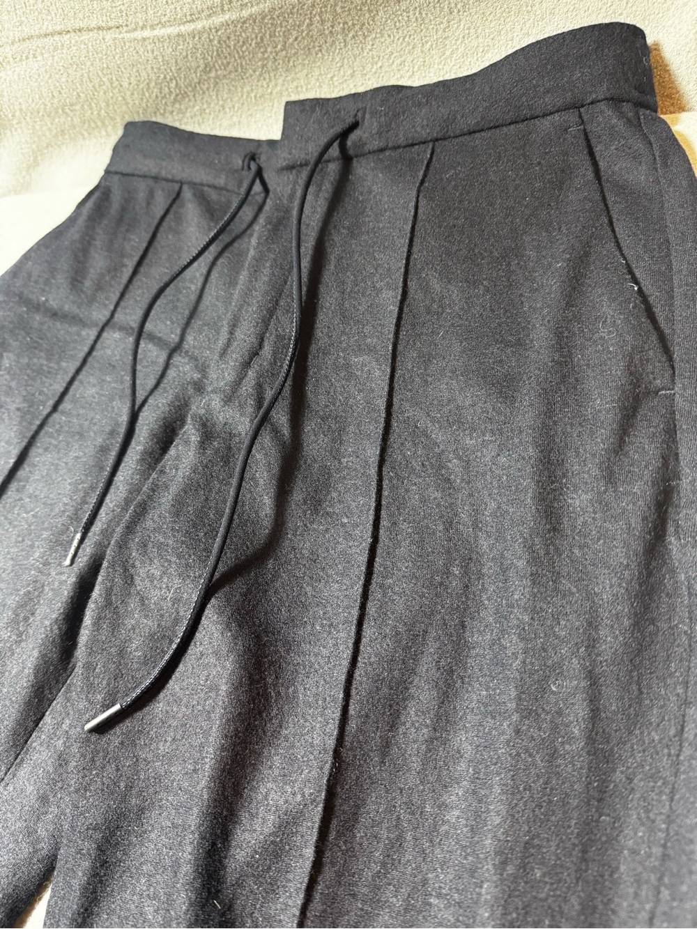 Women’s Vince 100% Wool Drawstring Pintuck Jogger Navy Size 29 - Picture 2 of 9
